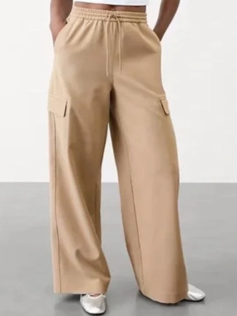 Athleta Promenade Wide-Leg Cargo Pants in Beige